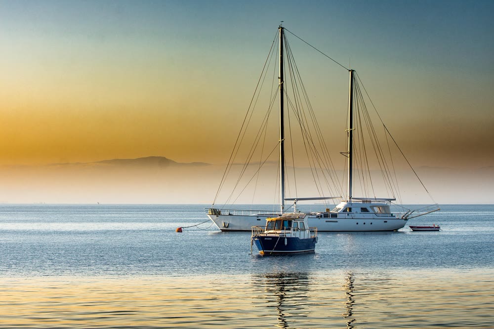 Sailing yacht